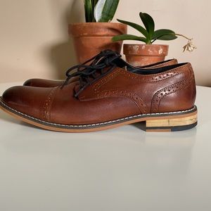 Lace-Up Wingtip leather flat Oxford men’s shoe